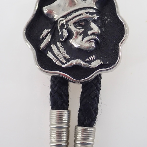 Pirate Bolo Neck Tie Western Cowboy Black & Silver Tone excellent condition - Picture 2 of 8
